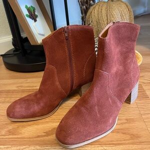 NWOT Lucky Brand Rust Color Suede Booties